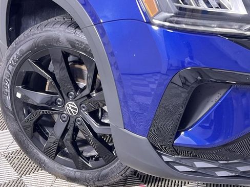 Used 2024 Volkswagen Taos SE image 10