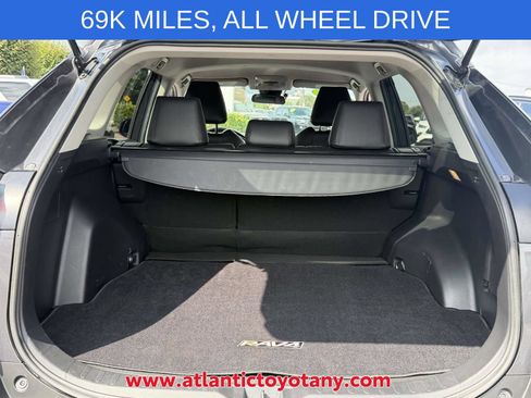 Used 2020 Toyota RAV4 LE w/ Carpet Mat Package AWD/4WD image 10