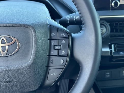 Used 2025 Toyota Prius image 25
