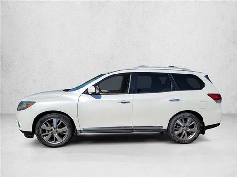 Used 2015 Nissan Pathfinder Platinum w/ Family Entertainment Package FWD image 8