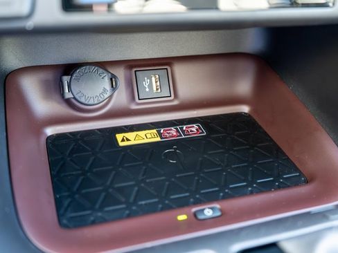 Used 2024 Toyota RAV4 Limited image 35