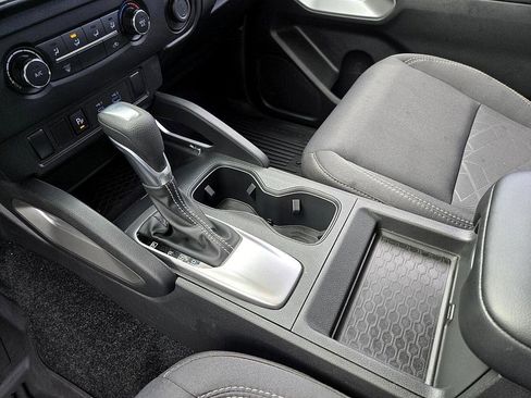 Certified 2025 Nissan Frontier SV image 15