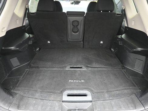 Used 2020 Nissan Rogue SV image 9