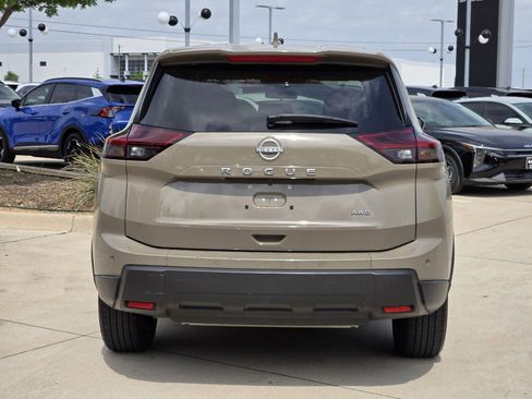 Used 2025 Nissan Rogue SV image 12