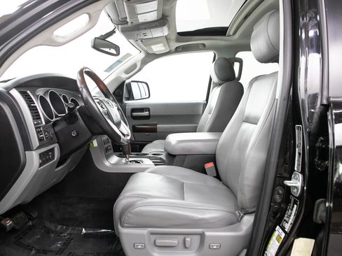 Used 2016 Toyota Sequoia Platinum AWD/4WD image 29