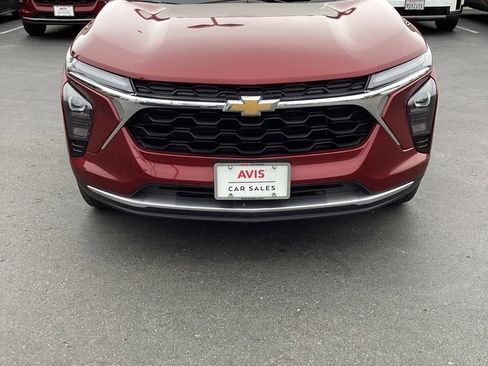 Used 2025 Chevrolet Trax LT w/ LT Convenience Package image 5