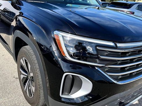 Certified 2025 Volkswagen Atlas SE image 12