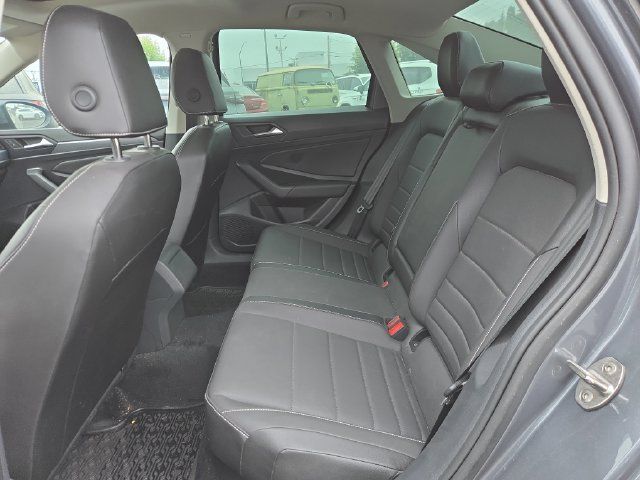 Certified 2023 Volkswagen Jetta SE FWD image 13