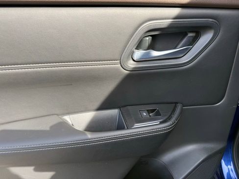 Used 2023 Nissan Rogue SV w/ SV Premium B Package image 34