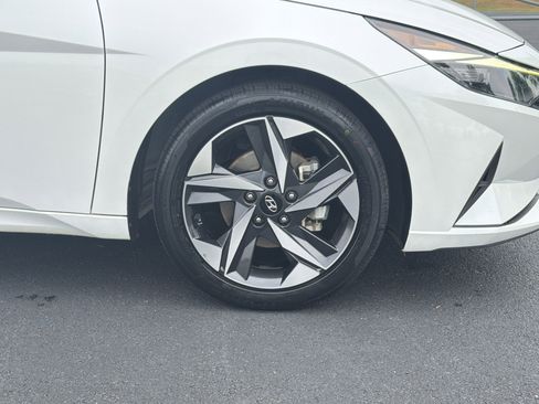 Used 2023 Hyundai Elantra SEL w/ Convenience Package FWD image 9