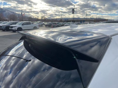 Used 2023 MAZDA MAZDA3 Hatchback w/Premium Plus Pkg image 32