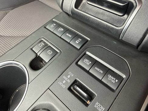 Used 2020 Toyota Highlander L AWD/4WD image 34