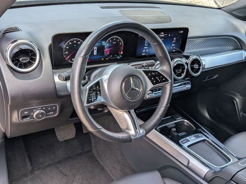 Used 2025 Mercedes-Benz GLB 250 image 9
