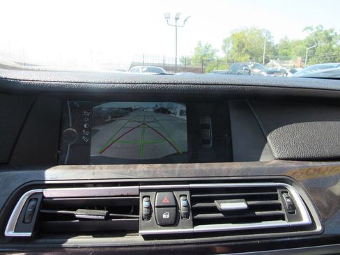 Used 2009 BMW 750i image 13