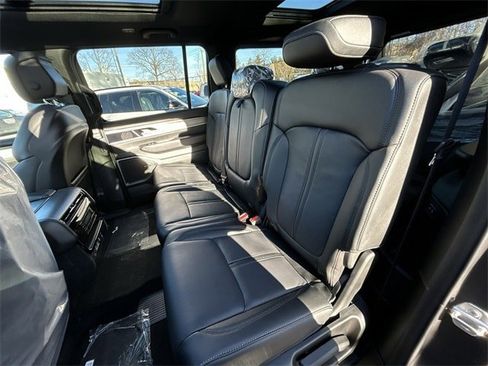 New 2025 Jeep Wagoneer L Series II w/ Premium Group I image 13