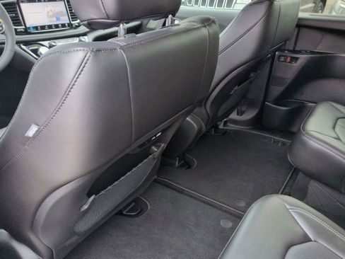 New 2026 Chrysler Pacifica Select image 16