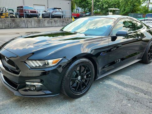 Used 2015 Ford Mustang GT RWD image 4