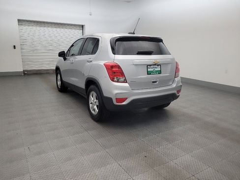 Used 2022 Chevrolet Trax LS w/ Tint and Cruise Package FWD image 5