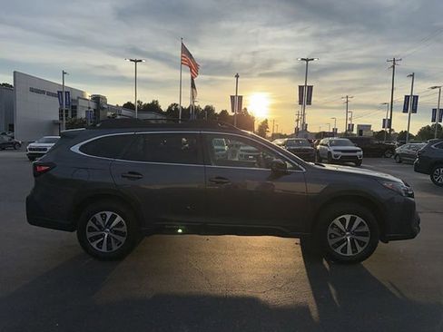 Used 2025 Subaru Outback Premium AWD/4WD image 4