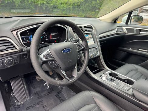 Used 2018 Ford Fusion SE w/ Equipment Group 602A FWD image 11