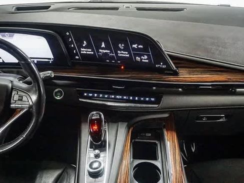 Used 2021 Cadillac Escalade Premium Luxury image 15