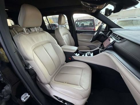 Used 2023 Jeep Grand Cherokee L Limited w/ Luxury Tech Group II AWD/4WD image 10