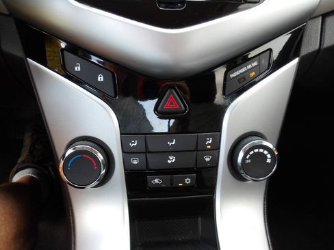 Used 2014 Chevrolet Cruze LS FWD image 14