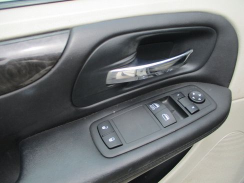 Used 2013 RAM C/V Tradesman FWD image 25