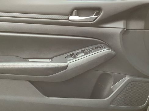 Used 2024 Nissan Altima 2.5 SV image 12