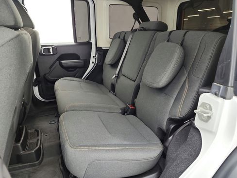 Used 2024 Jeep Wrangler Unlimited AWD/4WD image 15