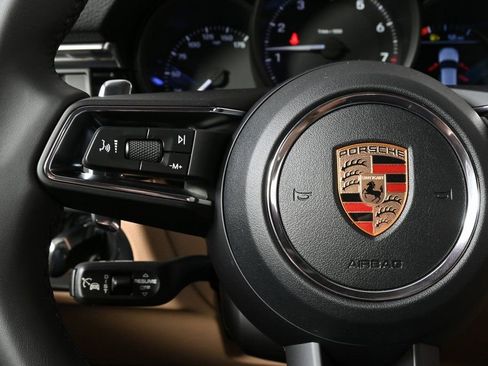 Used 2026 Porsche Macan AWD/4WD image 10