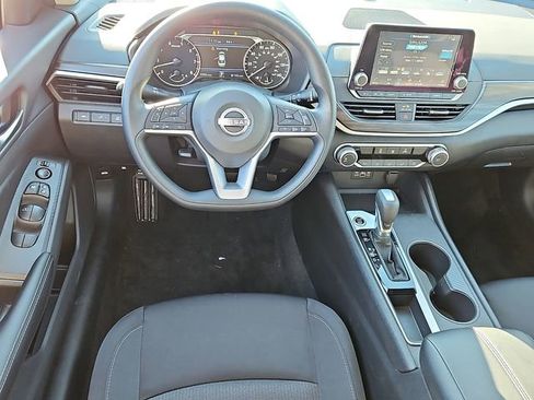 Used 2025 Nissan Altima 2.5 SV image 12
