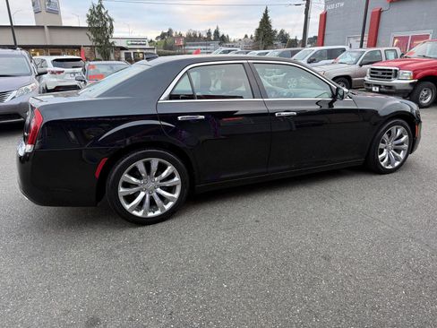 Used 2018 Chrysler 300 Limited image 19