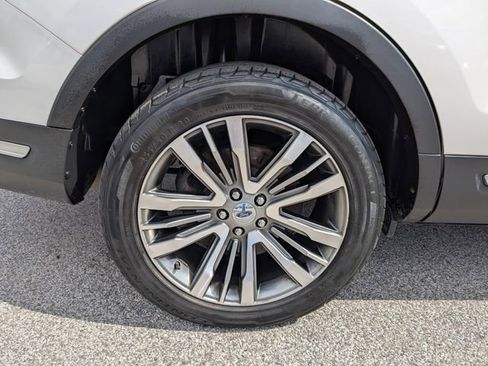 Used 2019 Ford Explorer Platinum AWD/4WD image 12