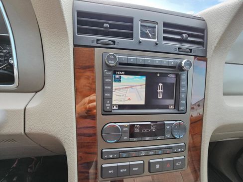 Used 2012 Lincoln Navigator L 2WD image 30