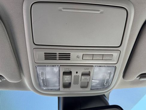 Used 2016 Honda Odyssey Touring Elite image 28