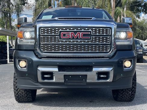 Used 2019 GMC Sierra 2500 Denali w/ Duramax Plus Package image 8