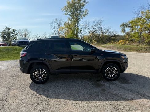 Used 2024 Jeep Compass Trailhawk AWD/4WD image 11