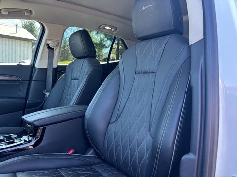 Used 2022 Buick Envision Avenir w/ Technology Package II image 12