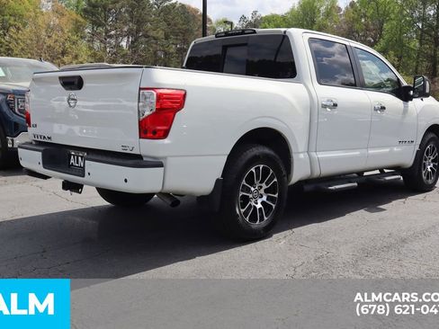 Used 2021 Nissan Titan SV w/ SV Convenience Package image 6