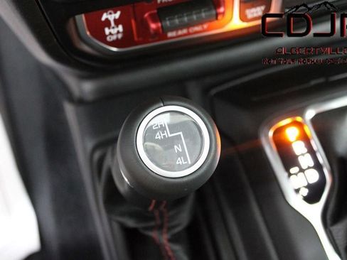 Used 2023 Jeep Gladiator Rubicon w/ Cold Weather Group AWD/4WD image 40