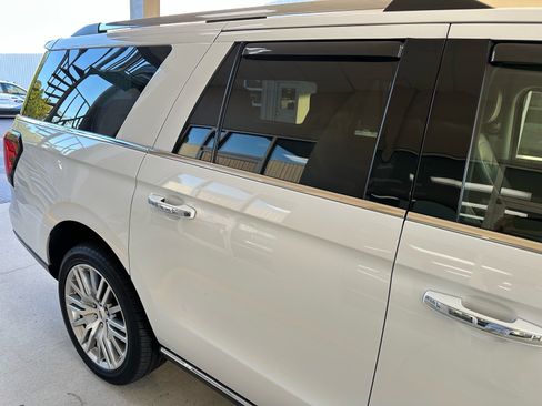 Used 2024 Ford Expedition Max Limited AWD/4WD image 10