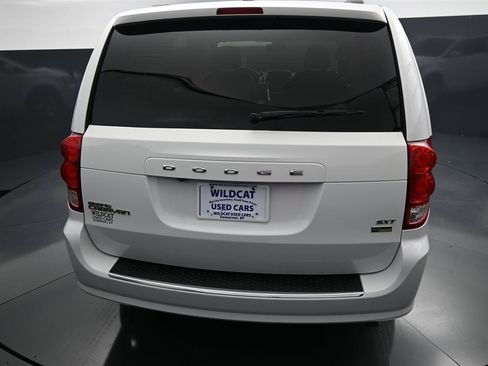 Used 2019 Dodge Grand Caravan SXT FWD image 3
