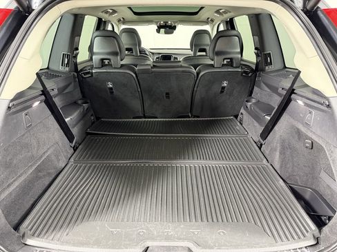 Used 2021 Volvo XC90 T6 Momentum w/ Climate Package AWD/4WD image 10
