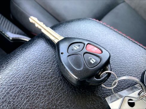 Used 2018 Toyota 4Runner TRD Off-Road Premium AWD/4WD image 15