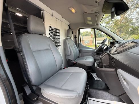 Used 2018 Ford Transit 250 130 Low Roof RWD image 22
