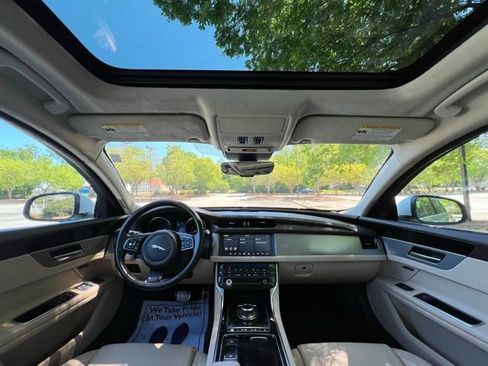 Used 2019 Jaguar XF Premium RWD image 27