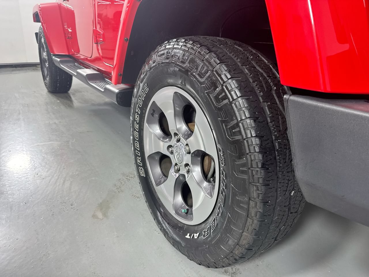Used 2017 Jeep Wrangler Unlimited Sahara w/ Connectivity Group AWD/4WD image 9