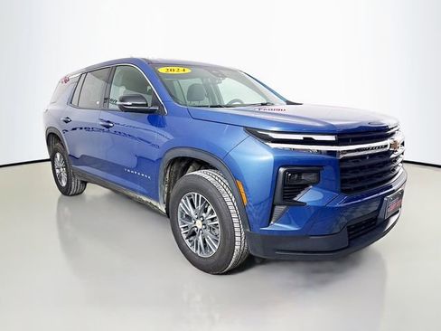 Used 2024 Chevrolet Traverse LS image 1