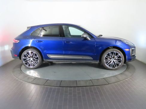 Certified 2024 Porsche Macan AWD/4WD image 8
